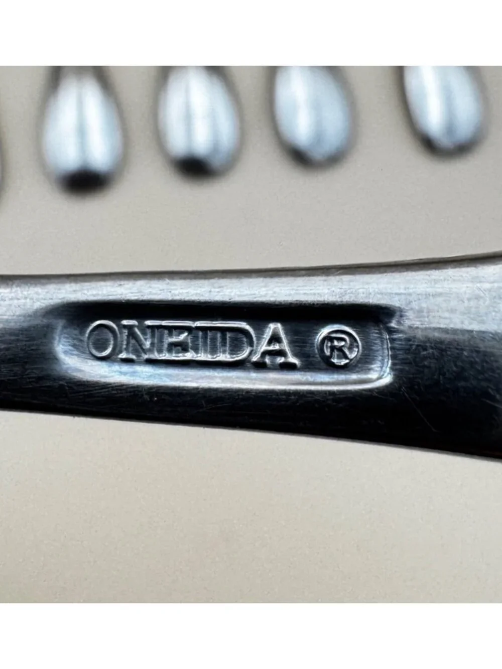 4 Oneida VOSS 18/0 Stainless Flatware Glossy Place Soup Spoons Table Spoons